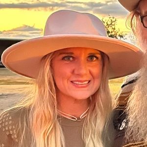 Meet your Posher, Layce